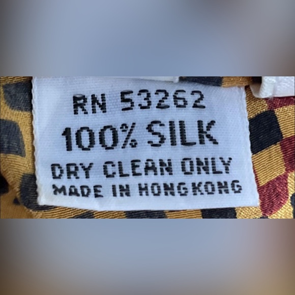 Vintage Oscar de la Renta Patterned Blouse and skirt set 100% silk - Picture 6 of 7